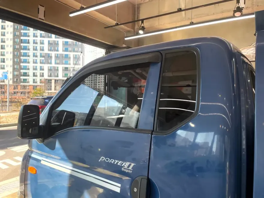 Hyundai Porterのカーフィルム施工事例|費用目安・仕上がり 施工写真 2-2