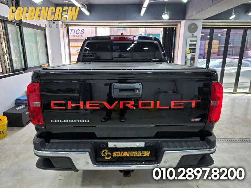 Chevrolet Coloradoのカーラッピング事例|クロームパーツのブラックアウト 施工写真 1-2