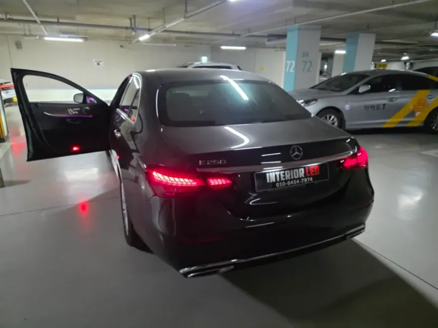 Mercedes-Benz E-Class W213 ambient lighting installation result