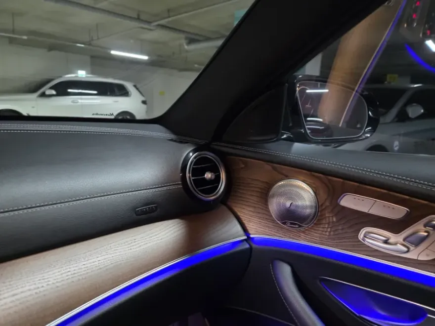 Mercedes-Benz E-Class W213 ambient lighting - Mercedes-Benz E-Class W213 Ambient Lighting Review photo 4