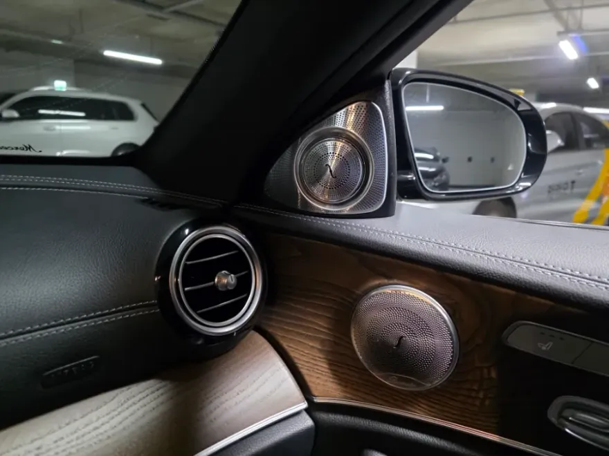 Mercedes-Benz E-Class W213 ambient lighting - Mercedes-Benz E-Class W213 Ambient Lighting Review photo 5
