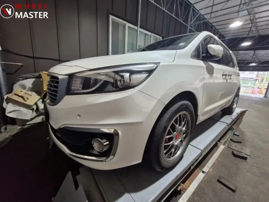 Kia All New Carnivalのホイールリペア・塗装事例 施工写真 3-2