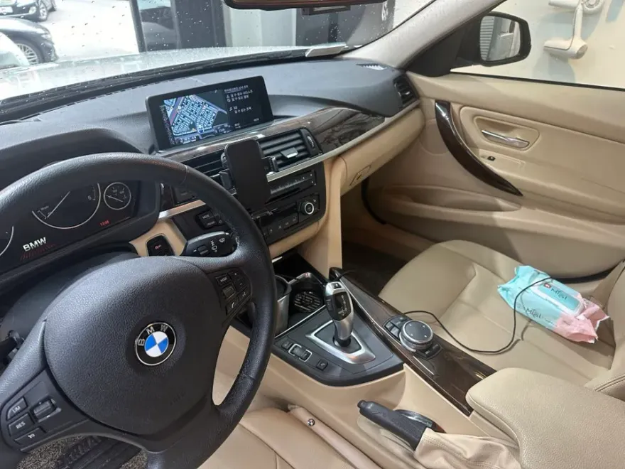 BMW 3シリーズ F30 カーラッピング事例|質感を高めるカスタム 施工写真 2-2