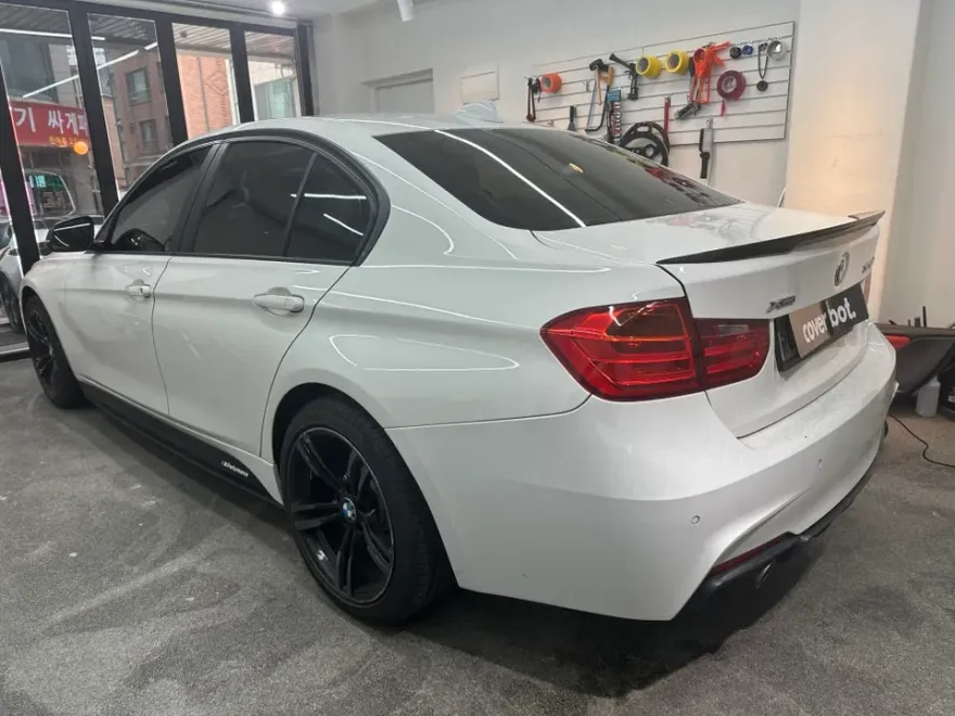 BMW 3シリーズ F30 カーラッピング事例|質感を高めるカスタム 施工写真 3-2