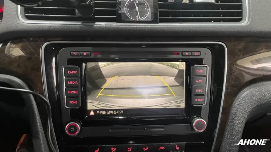 Volkswagen PassatのAndroid Auto・CarPlay取付事例 施工写真 1-2