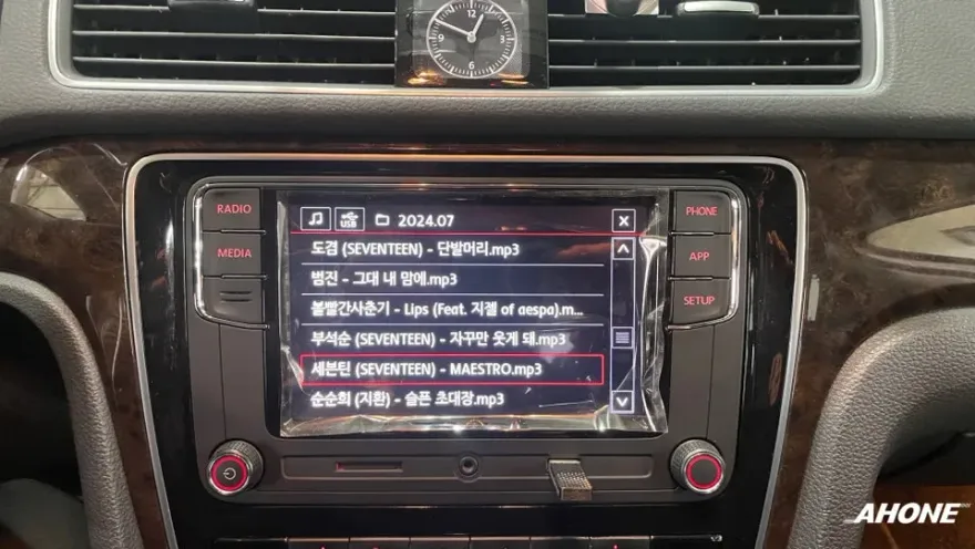 Volkswagen PassatのAndroid Auto・CarPlay取付事例 施工写真 1-3