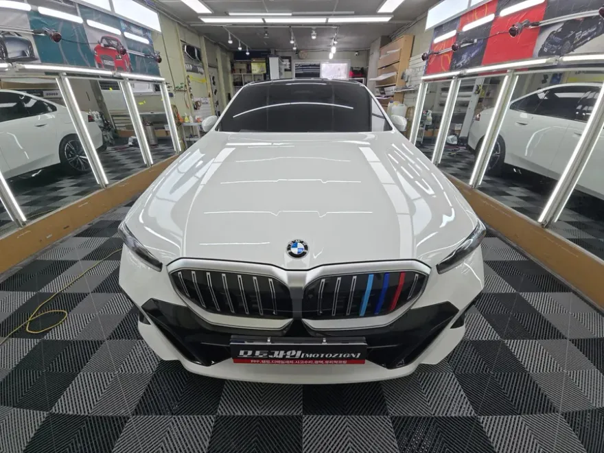 BMW 530iのPPF施工事例｜費用目安と仕上がり 施工写真 1-1