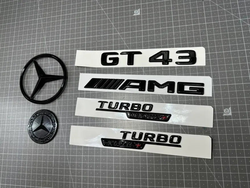 Mercedes-Benz AMG GT 43のカーラッピング事例｜エンブレム・レタリング変更 施工写真 1-3