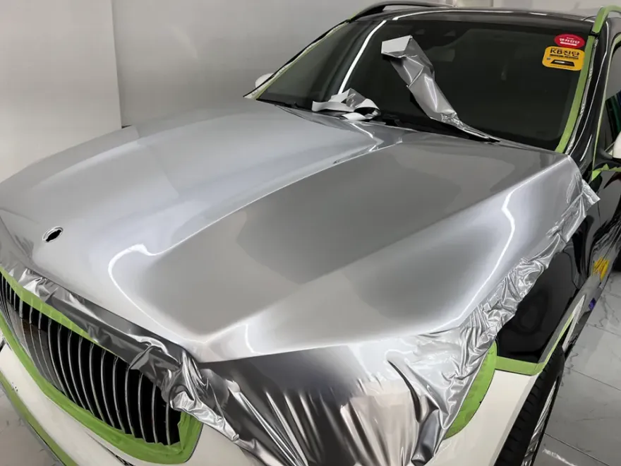 Mercedes-Benz GLSのカーラッピング事例｜高級感あるツートン仕様 施工写真 2-2