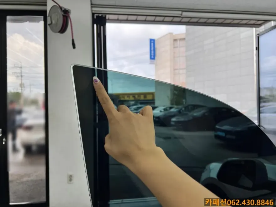 Tesla Model Yのカーフィルム施工事例|費用目安・仕上がり 施工写真 2-3