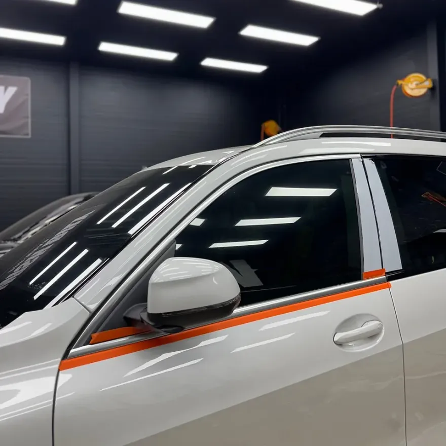 BMW X7のカーラッピング事例|費用目安・仕上がり 施工写真 3-1