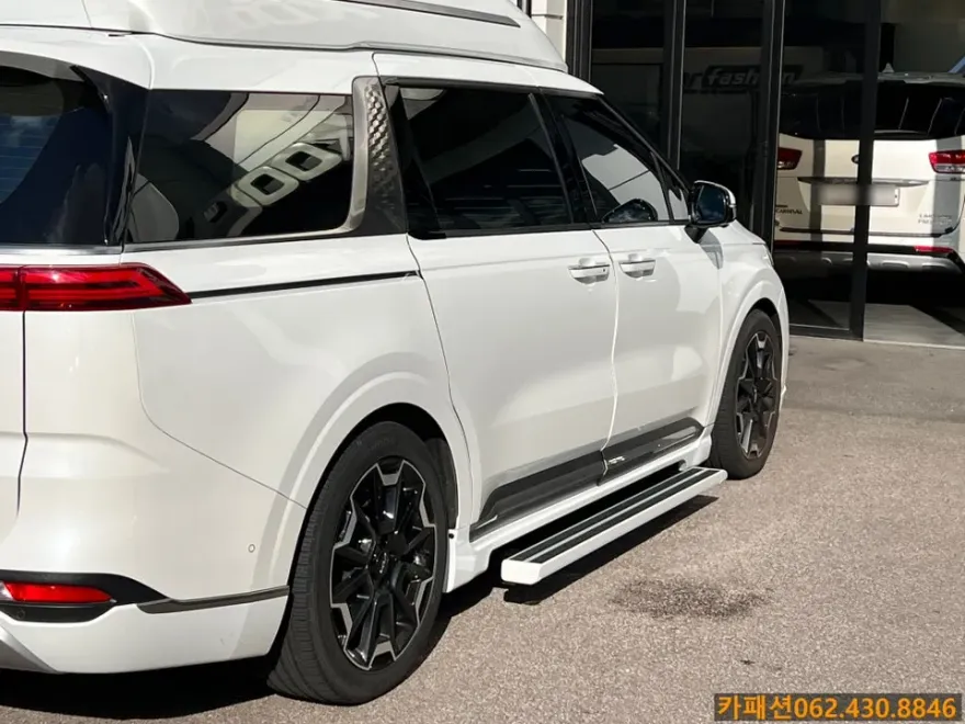 Kia Carnival KA4 body kit - Kia Carnival KA4 Body Kit Installation Review photo 3