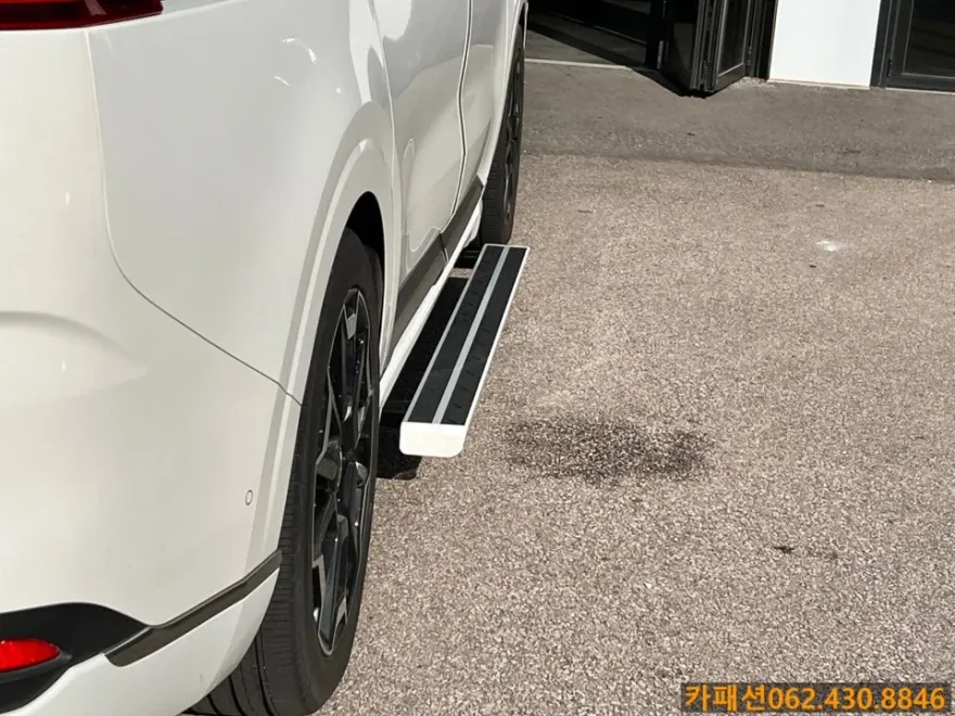 Kia Carnival KA4 body kit - Kia Carnival KA4 Body Kit Installation Review photo 4