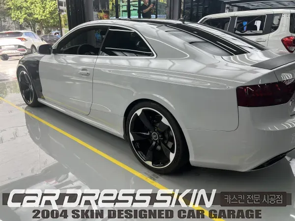 Audi RS5のカーラッピング事例|費用目安・仕上がり 施工写真 3-2