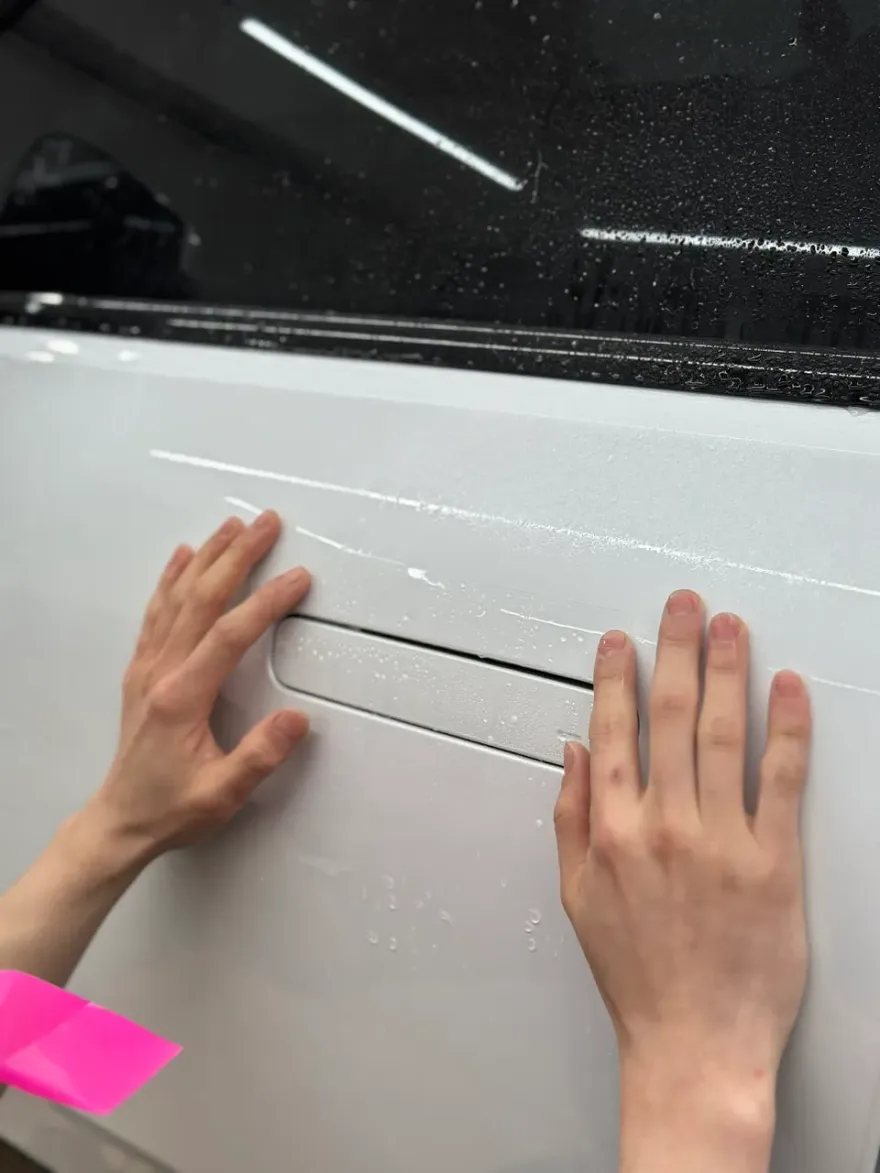 Polestar 4 PPF施工事例｜部分施工で賢く保護 施工写真 1-3