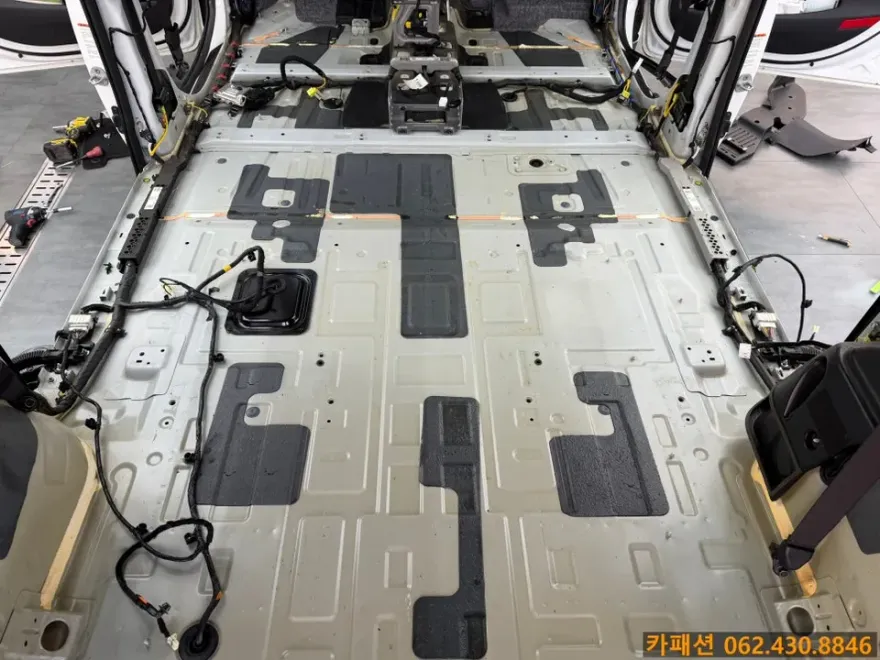 Kia Carnival KA4 soundproofing - Kia Carnival KA4 Soundproofing Review: Road Noise Reduction photo 3