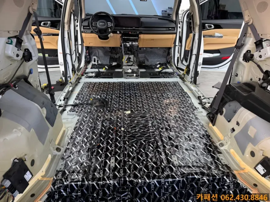 Kia Carnival KA4 soundproofing - Kia Carnival KA4 Soundproofing Review: Road Noise Reduction photo 5