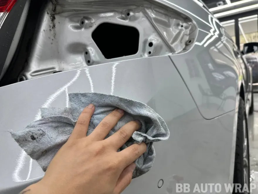 Hyundai Grandeur HGのカーラッピング事例|AXチョークグレー 施工写真 2-1
