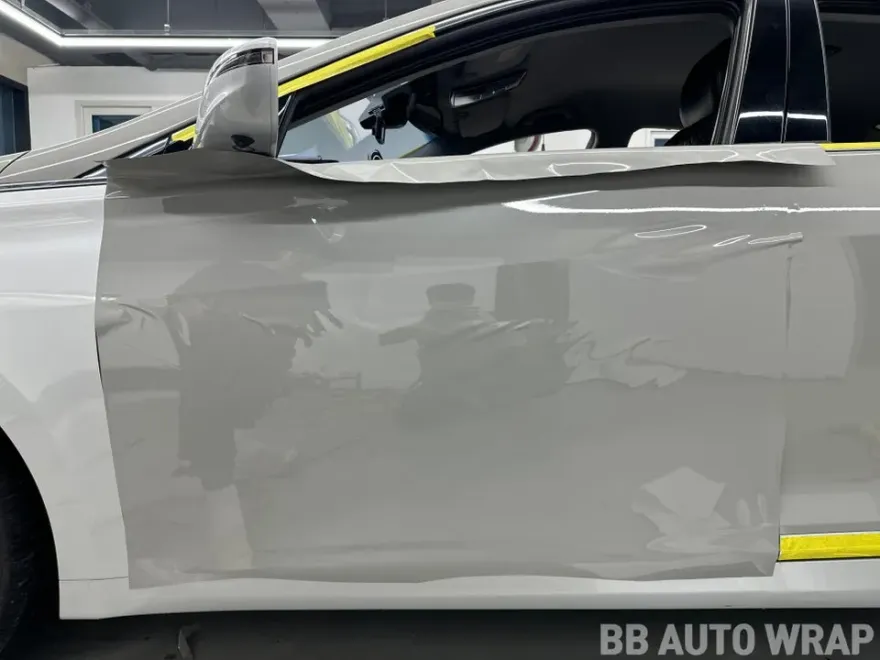 Hyundai Grandeur HGのカーラッピング事例|AXチョークグレー 施工写真 3-3