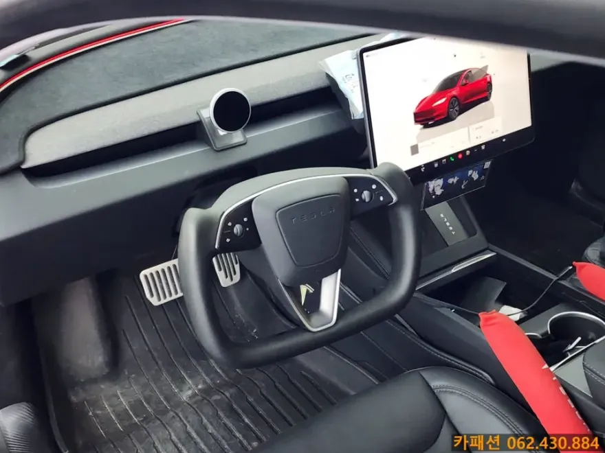 Tesla Model 3 steering wheel - Tesla Model 3 Steering Wheel Customization Review photo 3