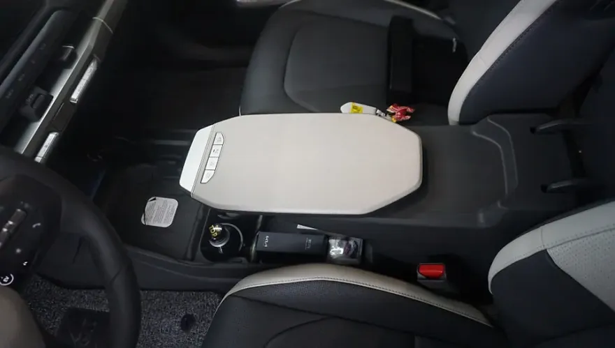 Kia EV3 interior customization - Kia EV3 Interior Customization Review: Console Upgrade photo 4