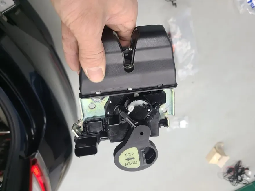 Hyundai Grandeur IG oem options - Hyundai Grandeur IG Power Tailgate Retrofit Review photo 5