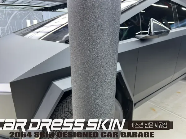 Tesla Cybertruckのカーラッピング事例|費用目安・仕上がり 施工写真 2-2