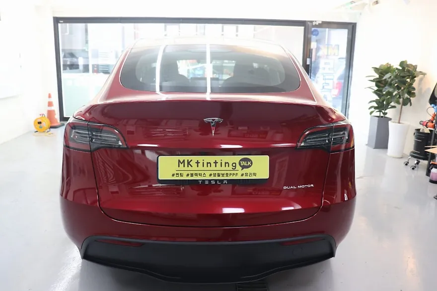 Tesla Model Yのカーフィルム施工事例|費用目安・仕上がり 施工写真 3-1