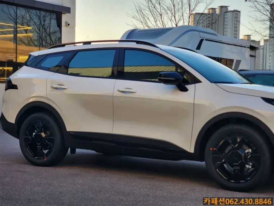 Kia Sportage NQ5のカーフィルム施工事例|断熱・スモーク 施工写真 3-1