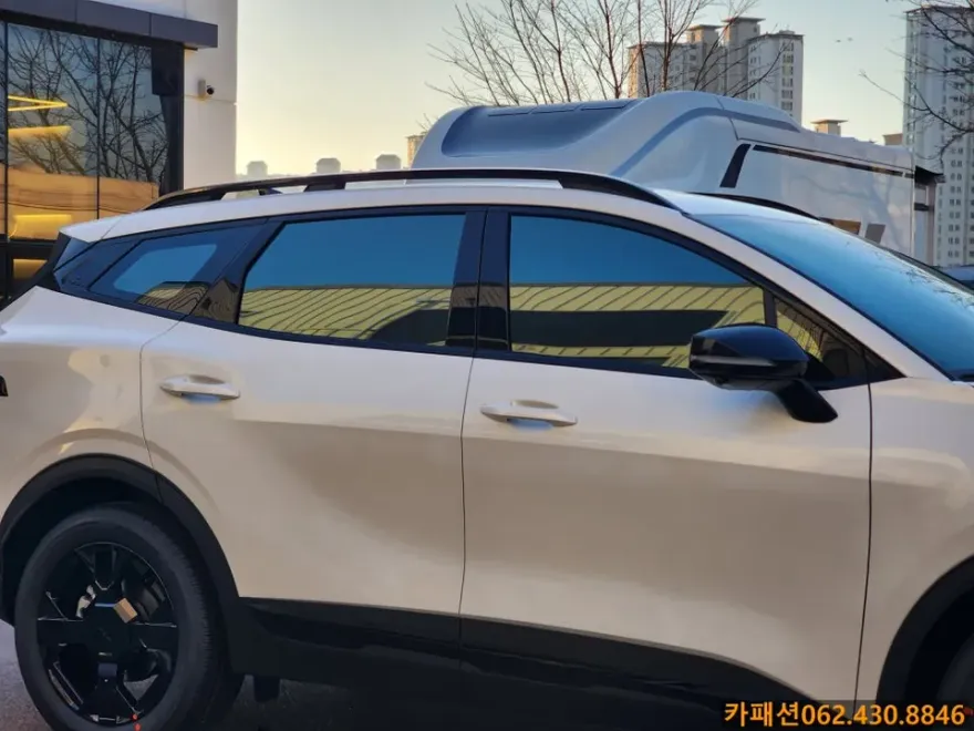 Kia Sportage NQ5のカーフィルム施工事例|断熱・スモーク 施工写真 1-2