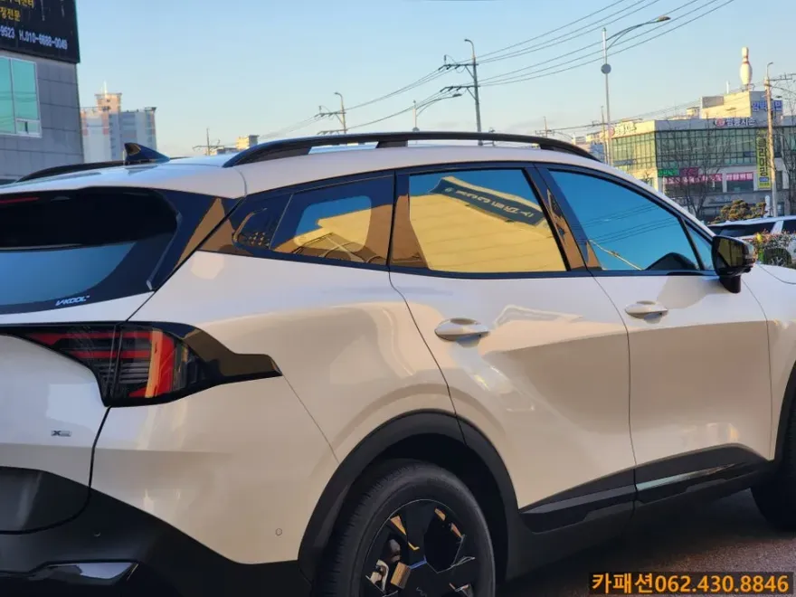 Kia Sportage NQ5のカーフィルム施工事例|断熱・スモーク 施工写真 3-2