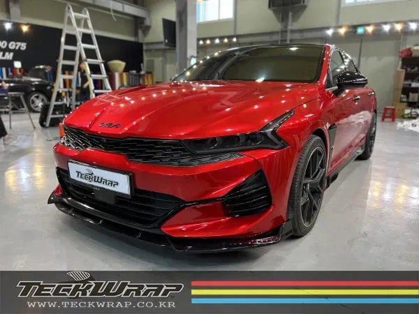 Kia K5のカーラッピング事例｜ダークレッド比較 施工写真 4-2