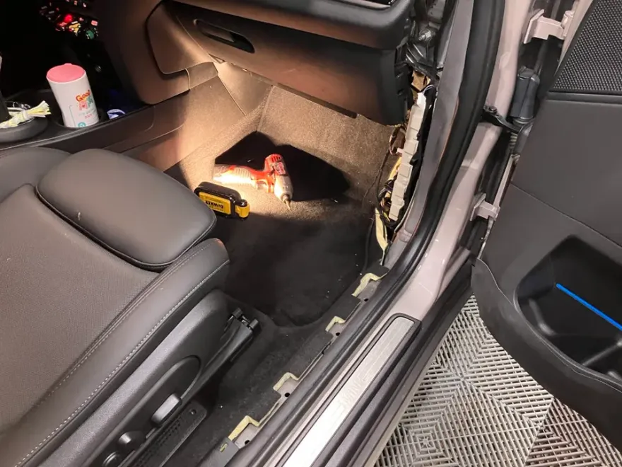 MINI Countrymanのドラレコ取付事例|費用目安・仕上がり 施工写真 3-1