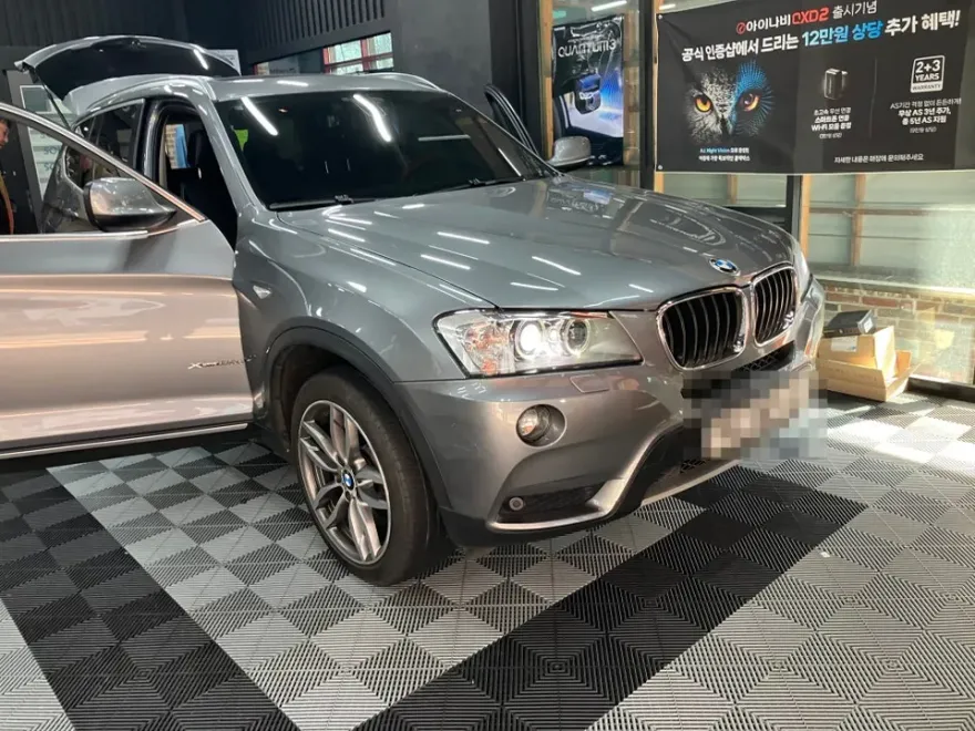 BMW X3のドラレコ取付事例｜費用目安・仕上がり 施工写真 1-1
