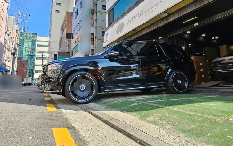 Mercedes-Benz GLS 580のホイールリペア・塗装事例 施工写真 4-1