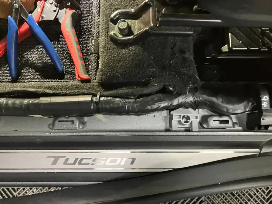 Hyundai Tucsonのドラレコ取付事例|費用目安・仕上がり 施工写真 3-1