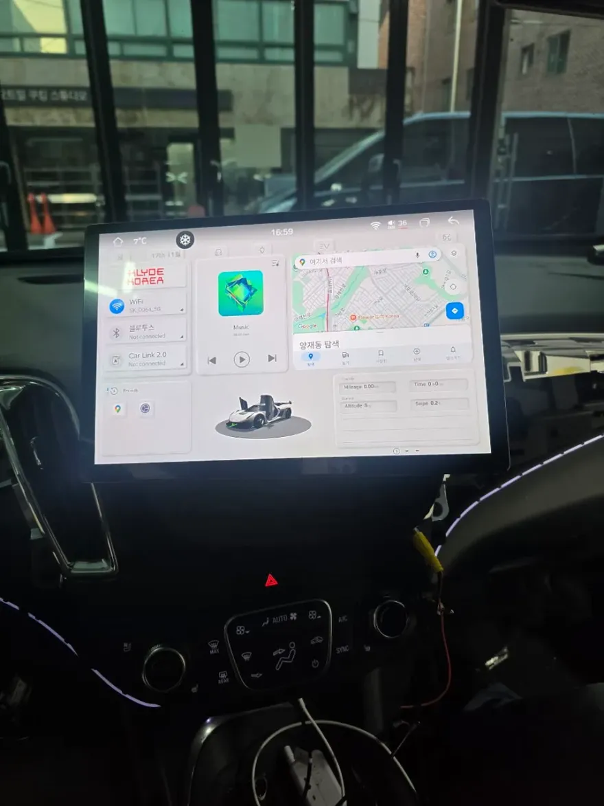 Chevrolet MalibuのAndroid Auto・CarPlay取付事例 施工写真 4-1