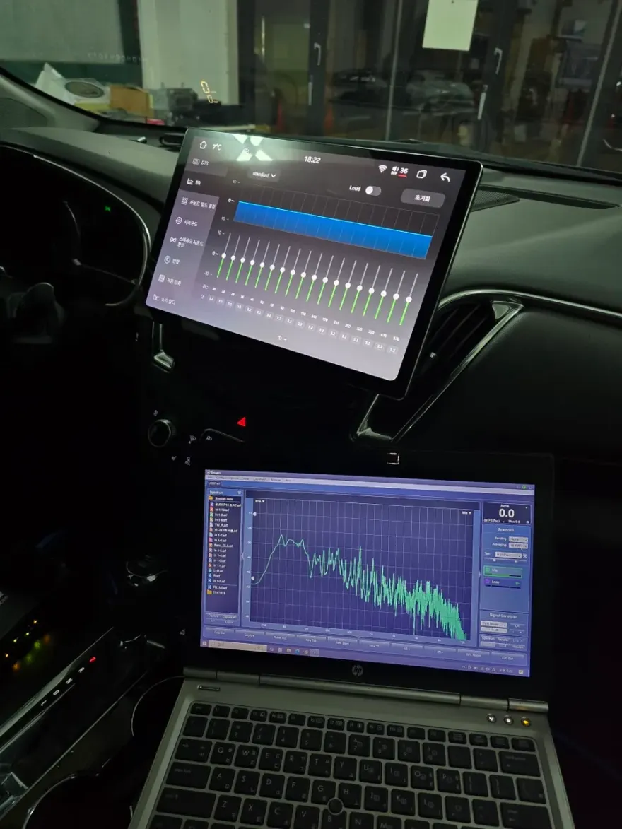 Chevrolet MalibuのAndroid Auto・CarPlay取付事例 施工写真 4-2