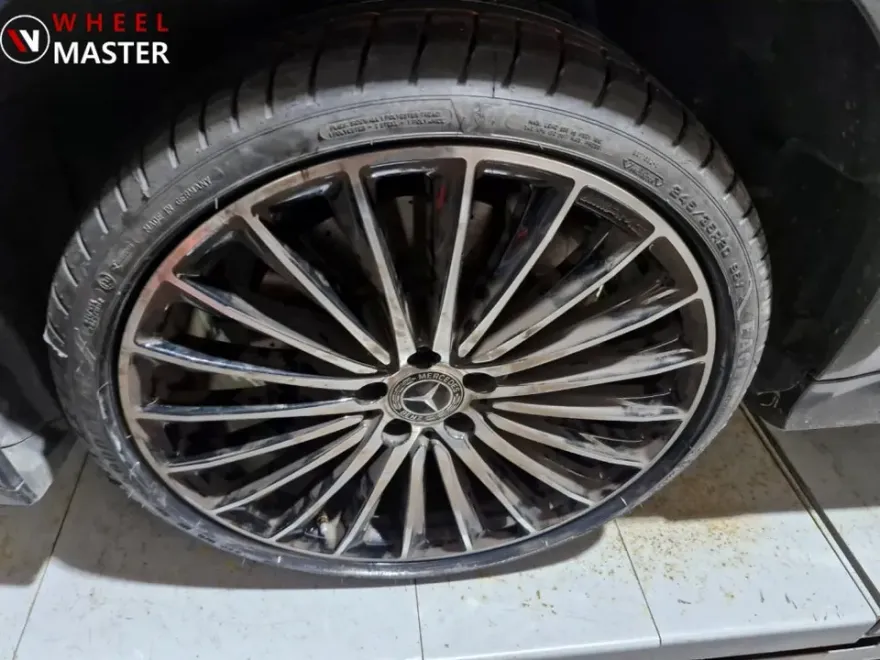 Mercedes-Benz CLS 450のホイールリペア・塗装事例 施工写真 3-2