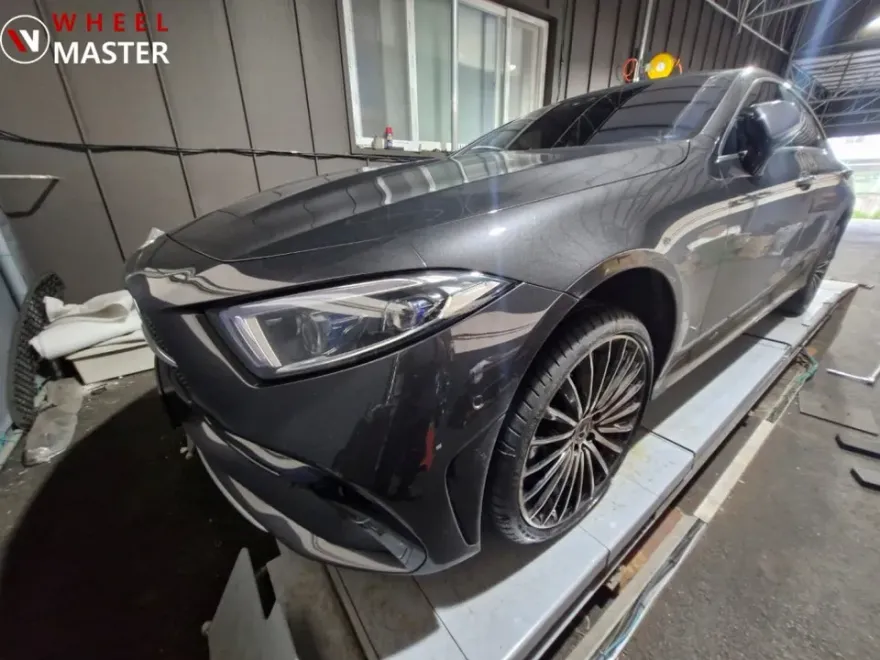 Mercedes-Benz CLS 450のホイールリペア・塗装事例 施工写真 4-2