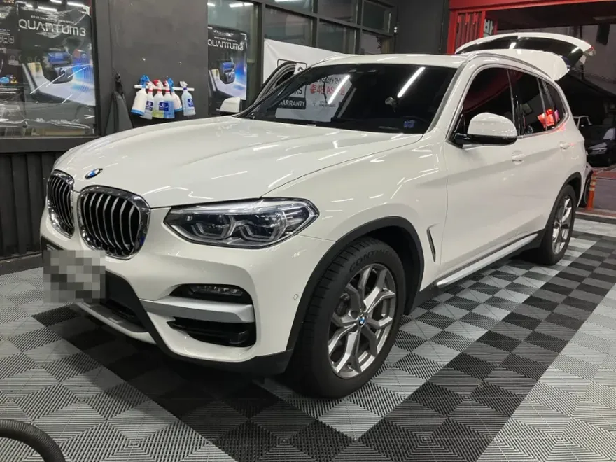 BMW X5 G05のドラレコ取付事例|費用目安・仕上がり 施工写真 1-1