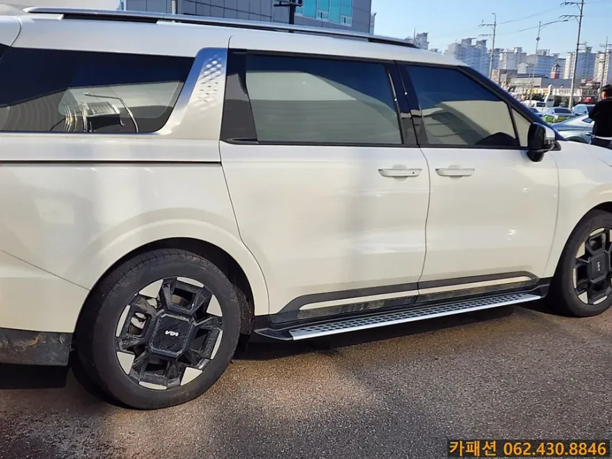 Kia Carnival KA4 body kit - Kia Carnival KA4 Body Kit Installation Review photo 4