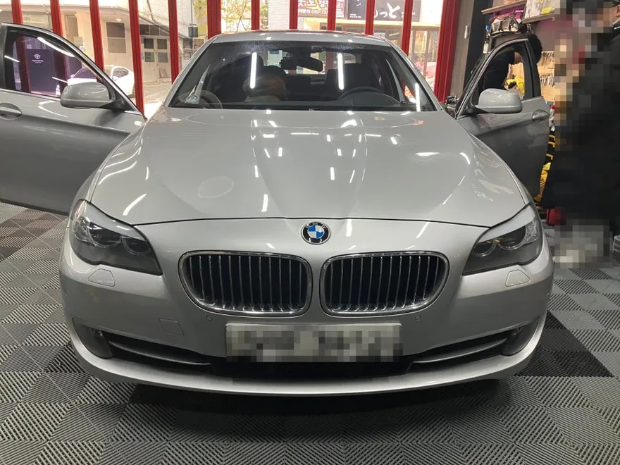BMW 5 Series F10 ドラレコ取付事例|韓国実施工の費用目安 施工写真 1-1