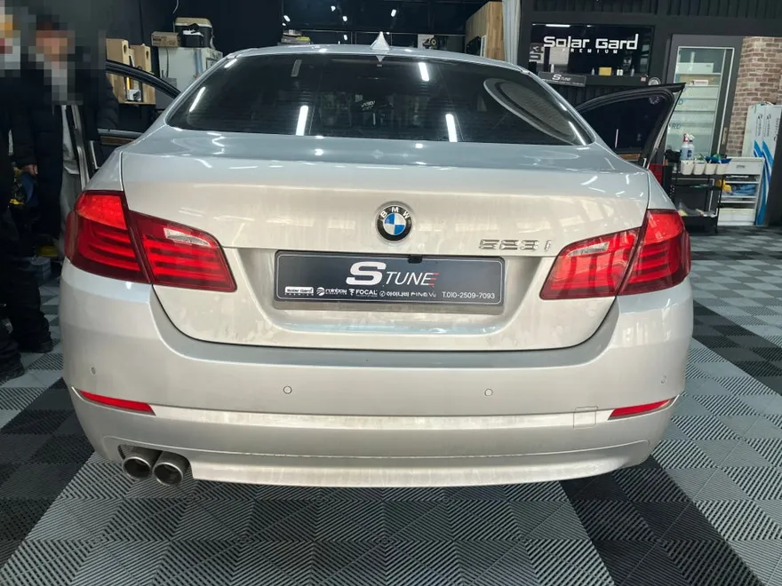 BMW 5 Series F10 ドラレコ取付事例|韓国実施工の費用目安 施工写真 2-1