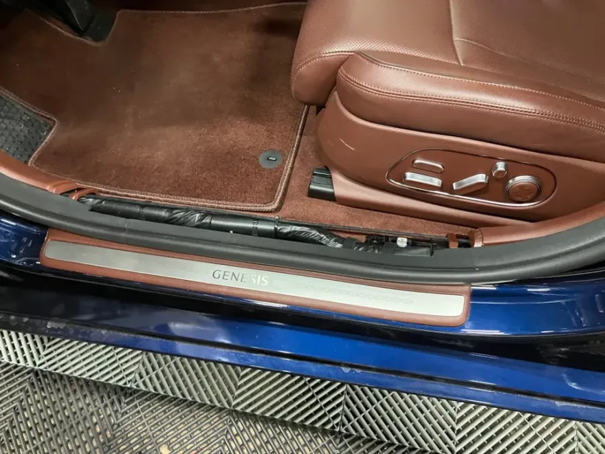 Genesis G90のドラレコ取付事例|費用目安・仕上がり 施工写真 2-2