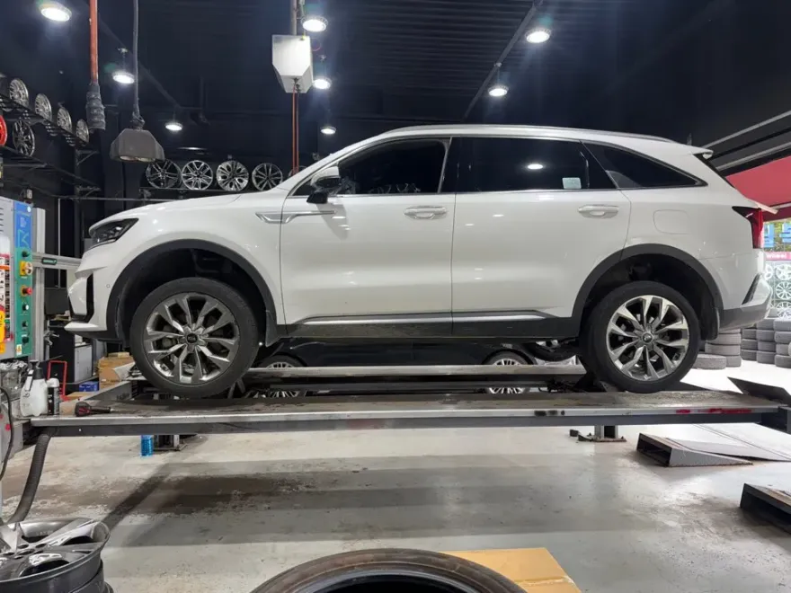 Kia Sorento MQ4のホイールリペア・塗装事例 施工写真 2-1
