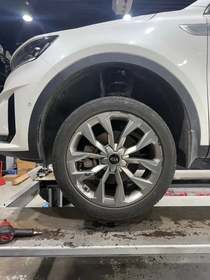 Kia Sorento MQ4のホイールリペア・塗装事例 施工写真 3-1