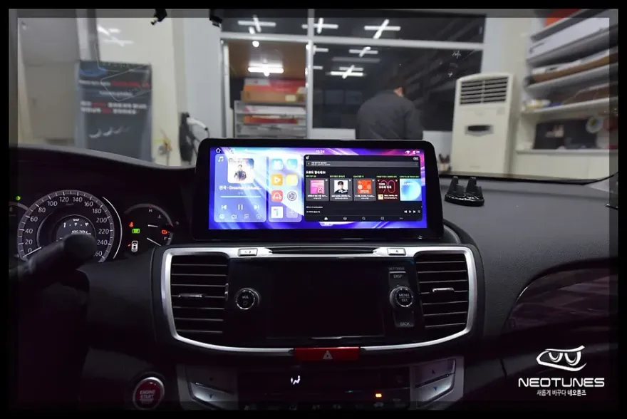 Honda AccordのAndroid Auto・CarPlay取付事例 施工写真 1-2