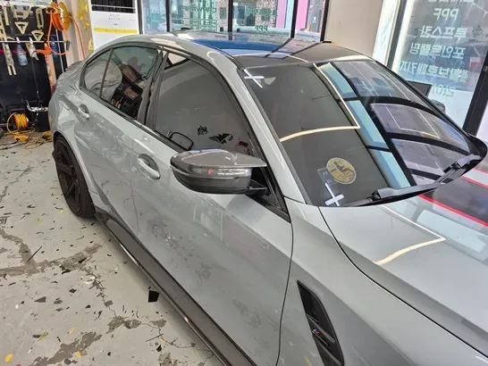BMW M3のカーラッピング事例|高光沢ブルーフィルム 施工写真 3-1