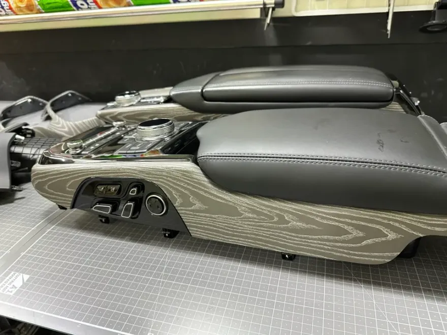 Genesis EQ900のカーラッピング事例|内装の雰囲気変更 施工写真 2-2